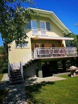 Eladó Ház 8174 Balatonkenese , Kiváló állapotú ház medencével a Balaton partján!