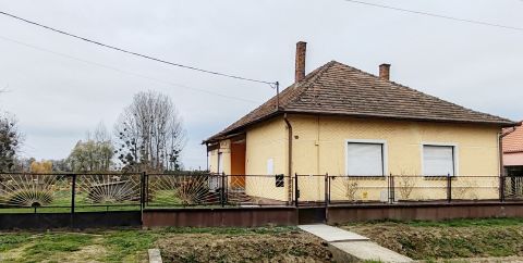 Eladó Ház 7563 Somogyszob Somogyszobon 3 szobás, 100 m2-es családi ház eladó telekkel! 