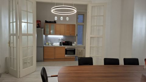Eladó Lakás 1055 Budapest 5. kerület ELADÓ 3 szobás POLGÁRI lakás a JÁSZAI MARI TÉR közelében