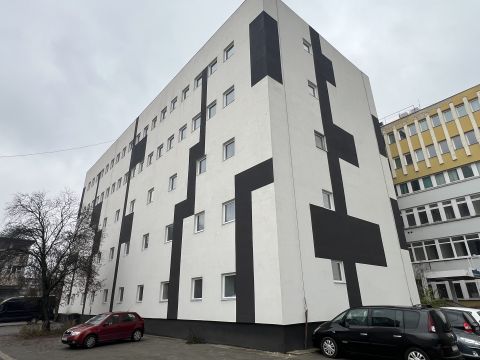 Eladó Irodaépület 1106 Budapest 10. kerület Kívül felújított, belül felújítandó, 5 szintes épület a Jászberényi úton- Munkásszállónak, irodaházn
