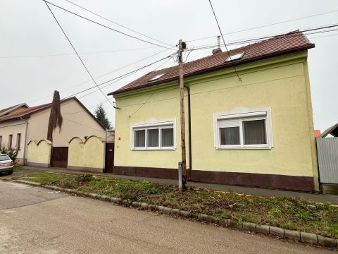 Eladó Ház 8000 Székesfehérvár Budai úti Interspar közelében