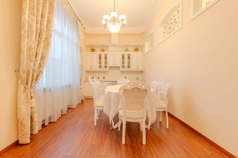 Eladó Lakás 1053 Budapest 5. kerület LUXUS A DUNÁTÓL KARNYÚJTÁSNYIRA