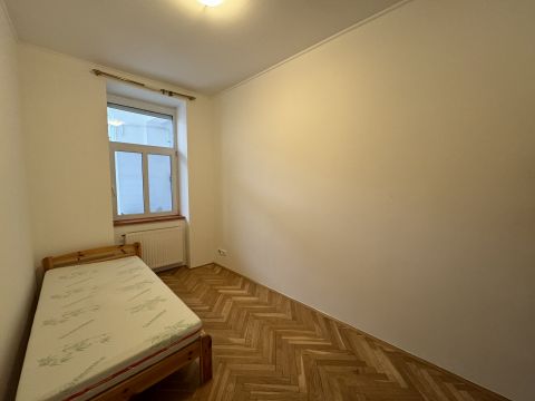 Eladó Lakás 6000 Kecskemét Belvárosban polgári lakás eladó