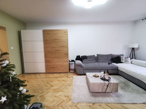 Eladó Lakás 6100 Kiskunfélegyháza TELJESKÖRŰEN FELÚJÍTOTT,BELVÁROSI,ERKÉLYES,2.EMELETI