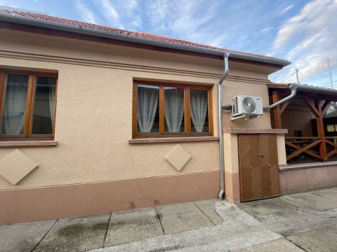 Eladó Ház 6000 Kecskemét , Kecskemét belvárosában a Piac környékén családi ház eladó! 