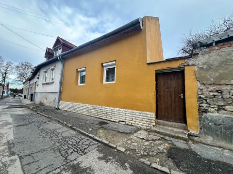 Eladó Ház 2500 Esztergom , Belváros