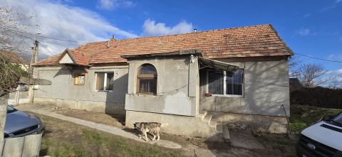 Eladó Ház 8195 Királyszentistván buszmegálló közelében