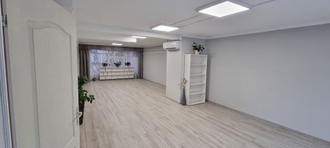 Eladó Lakás 6000 Kecskemét , Kecskemét Piac közeli üzlethelyiség akár lakásnak akár irodának eladó!