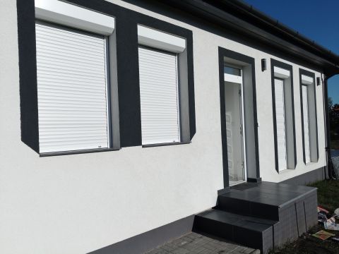 Eladó Ház 2431 Perkáta , sarok telken, új építésű családi ház