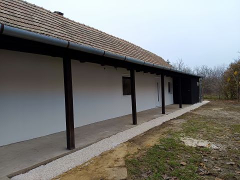 Eladó Ház 2253 Tápióság , Tápióságon csendes utcában  2 szoba+nappalis felújított ház eladó!