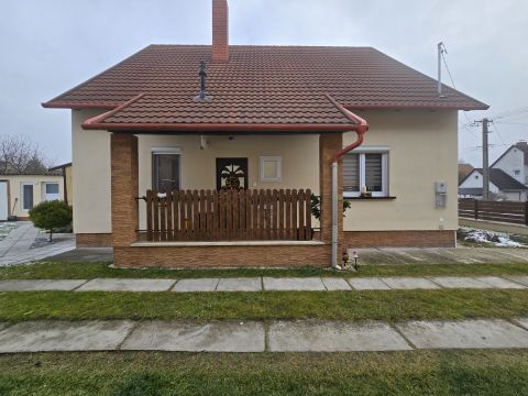 Eladó Ház 8448 Ajka 
