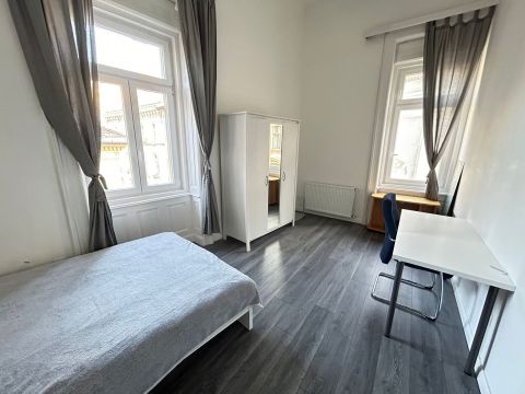 Eladó Lakás 1056 Budapest 5. kerület Belgrád rakpartnál 5 háló, 2 fürdőszoba