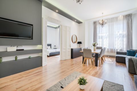 Eladó Lakás 1066 Budapest 6. kerület , Zichy Jenő utcában - 3. emeleti, berendezett, airbnb