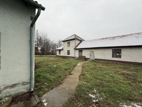 Eladó Ipari 2700 Cegléd , Eladó iparterületen telephely Cegléden
