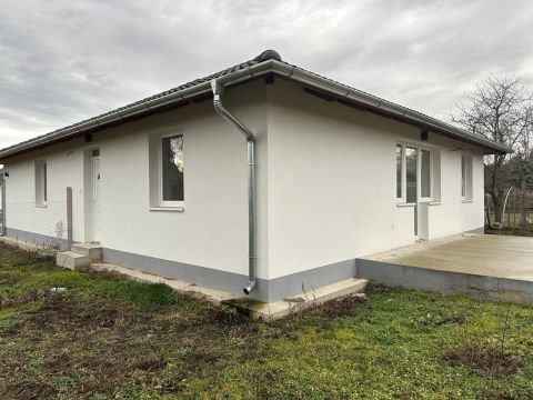 Eladó Ház 2339 Majosháza Csendes utcában