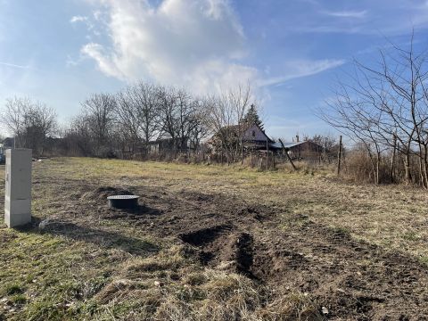 Eladó Telek 2163 Vácrátót , Központhoz közeli csendes utcában építési telek eladó