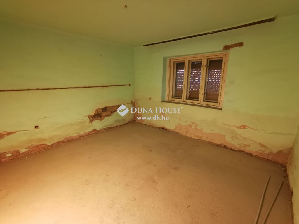 6065 Lakitelek , ELKEZDETT FELÚJÍTÁS — 1/17