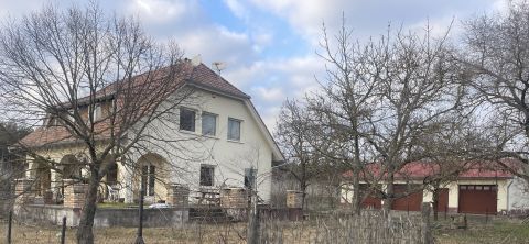 Eladó Ház 2713 Csemő , Nyugalmas életvitelt kereső családoknak! 