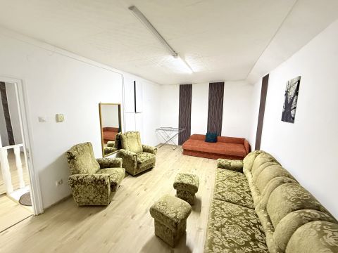 Eladó Lakás 1205 Budapest 20. kerület 20 kerület, 62 nm-es, első emeleti lakás jó állapotban.