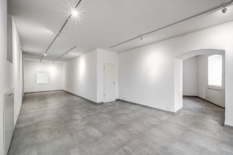Eladó Üzlethelyiség 1015 Budapest 1. kerület , Toldy Ferenc utcában üzlet-iroda-lakás funkciókra alkalmas..