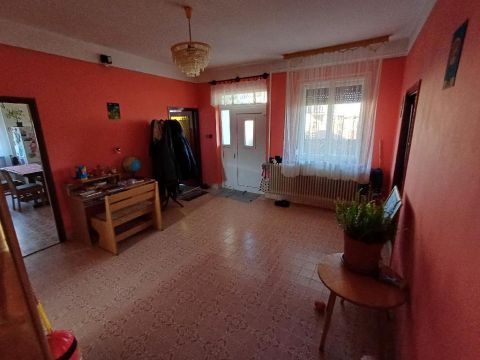 Eladó Ház 4446 Tiszaeszlár , 4464 Tiszaeszlár, Központ