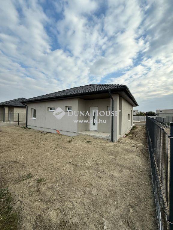 9200 Mosonmagyaróvár , Duna lakópark — 1/9