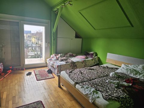 Eladó Ház 1202 Budapest 20. kerület saroktelken üylet,2 lakrésy,kert ,garázs