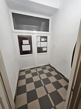 Kiadó Intézmény 7632 Pécs Kertvárosban kiadó földszintes, 90nm-es rendelő/iroda. 