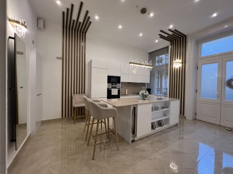 Kiadó Lakás 1073 Budapest 7. kerület , Zeneakadémia mellett elegáns, minőségi luxuslakás