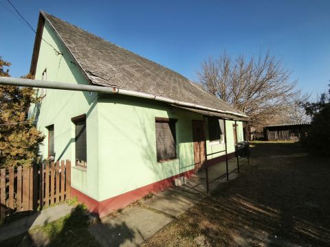 Eladó Ház 2459 Rácalmás Rácalmáson az Akácfa utcában, családi ház eladó!