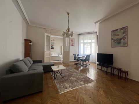 Kiadó Lakás 1055 Budapest 5. kerület 