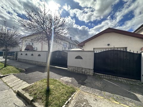 Eladó Ház 9700 Szombathely , Bolyai Iskola környéke, csendes mellékutca