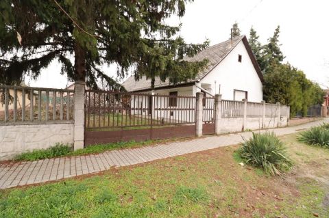 Eladó Ház 2335 Taksony , 2335 Taksony, Központhoz köizel