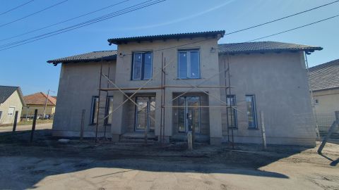 Eladó Ház 2760 Nagykáta Szent István Étteremtől nem messze