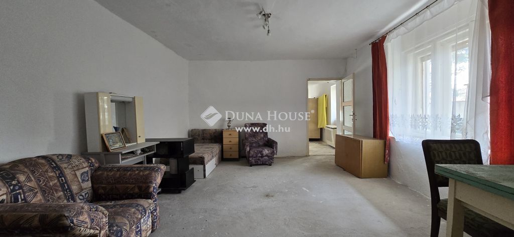 8042 Moha , Moha központjában — 1/26