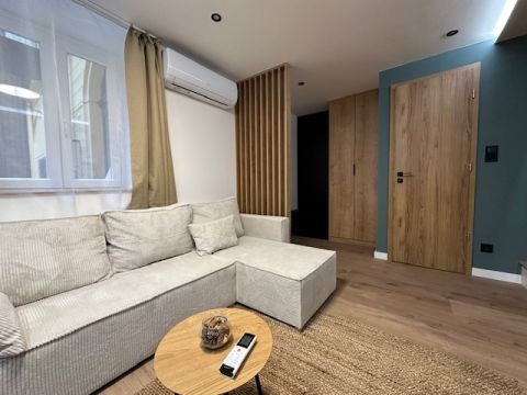 Eladó Lakás 1064 Budapest 6. kerület Vörösmarty utcában felújíított, berendezett lakás