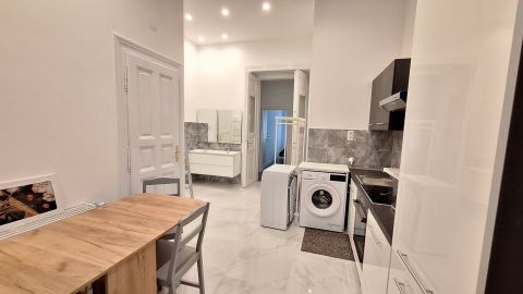 Eladó Lakás 1076 Budapest 7. kerület 