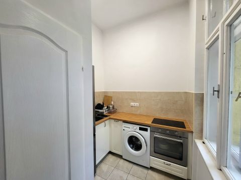 Eladó Lakás 1074 Budapest 7. kerület VALÓDI KINCSESBÁNYA! Pompás, csendes emeleti lakás ELADÓ! 