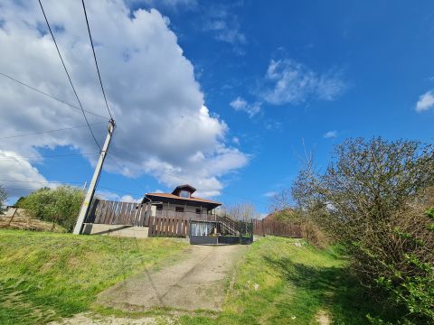 Eladó Ház 2451 Ercsi Dunaparthoz közel 
