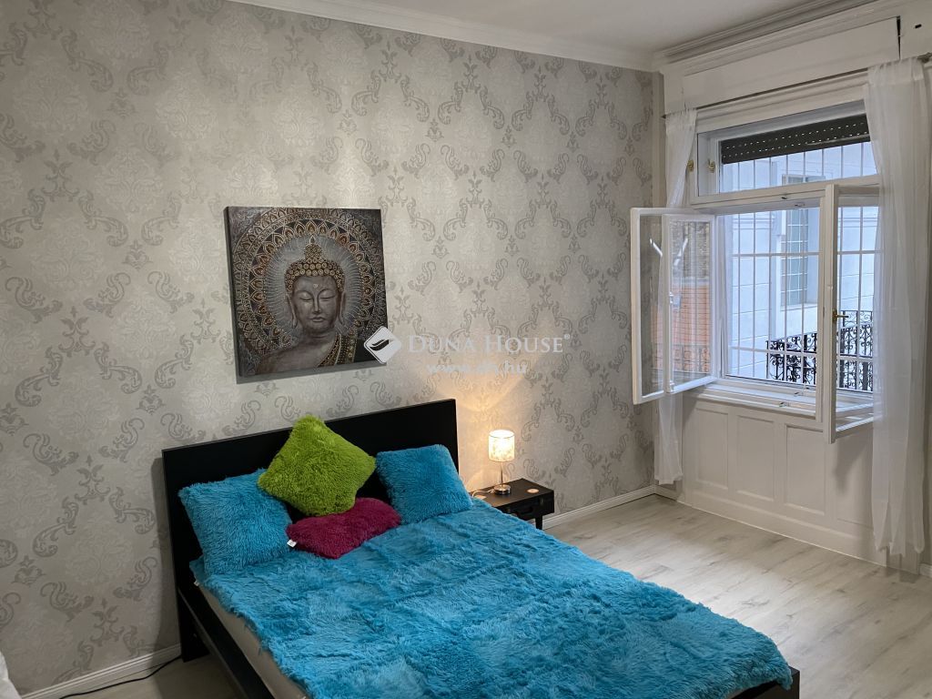 1055 Budapest 5. kerület — 1/8
