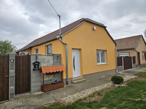 Eladó Ház 7800 Nagytótfalu 