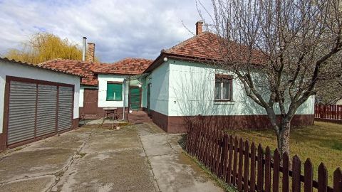 Eladó Ház 5126 Jászfényszaru , 5126 Jászfényszaru, Csendes