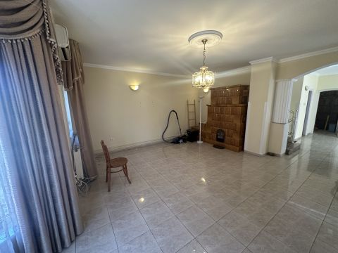 Kiadó Ház 4031 Debrecen , KIADÓ CSALÁDI HÁZ
