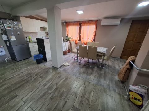 Eladó Ház 6100 Kiskunfélegyháza , Nappali + 3 szobás a Kossuth utca mellett