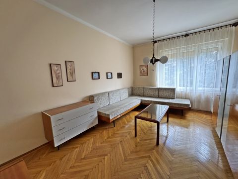 Eladó Lakás 8800 Nagykanizsa , 1 emeleti tégla-lakás garázzsal együtt eladó a belváros szív