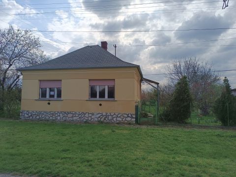 Eladó Ház 8553 Lovászpatona , Központhoz közel, csendes utca