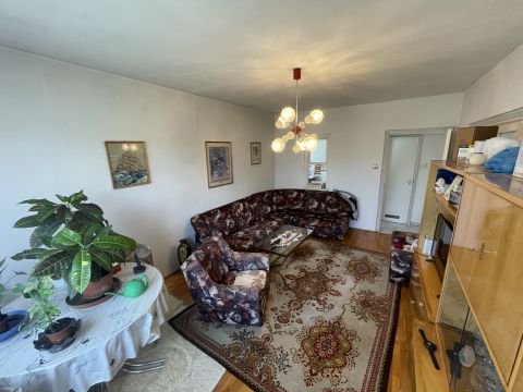 Eladó Lakás 1041 Budapest 4. kerület Újpesti lakótelepen világos panel lakás