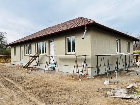Eladó Ház 2200 Monor 3 szoba + nappalis, 3 gyerekes CSOK-ra alkalmas újépítésű!
