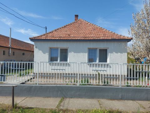 Eladó Ház 6070 Izsák 