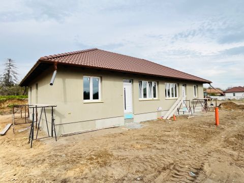 Eladó Ház 2200 Monor , 3 szoba + nappalis, 3 gyerekes CSOK-ra alkalmas újépítésű!